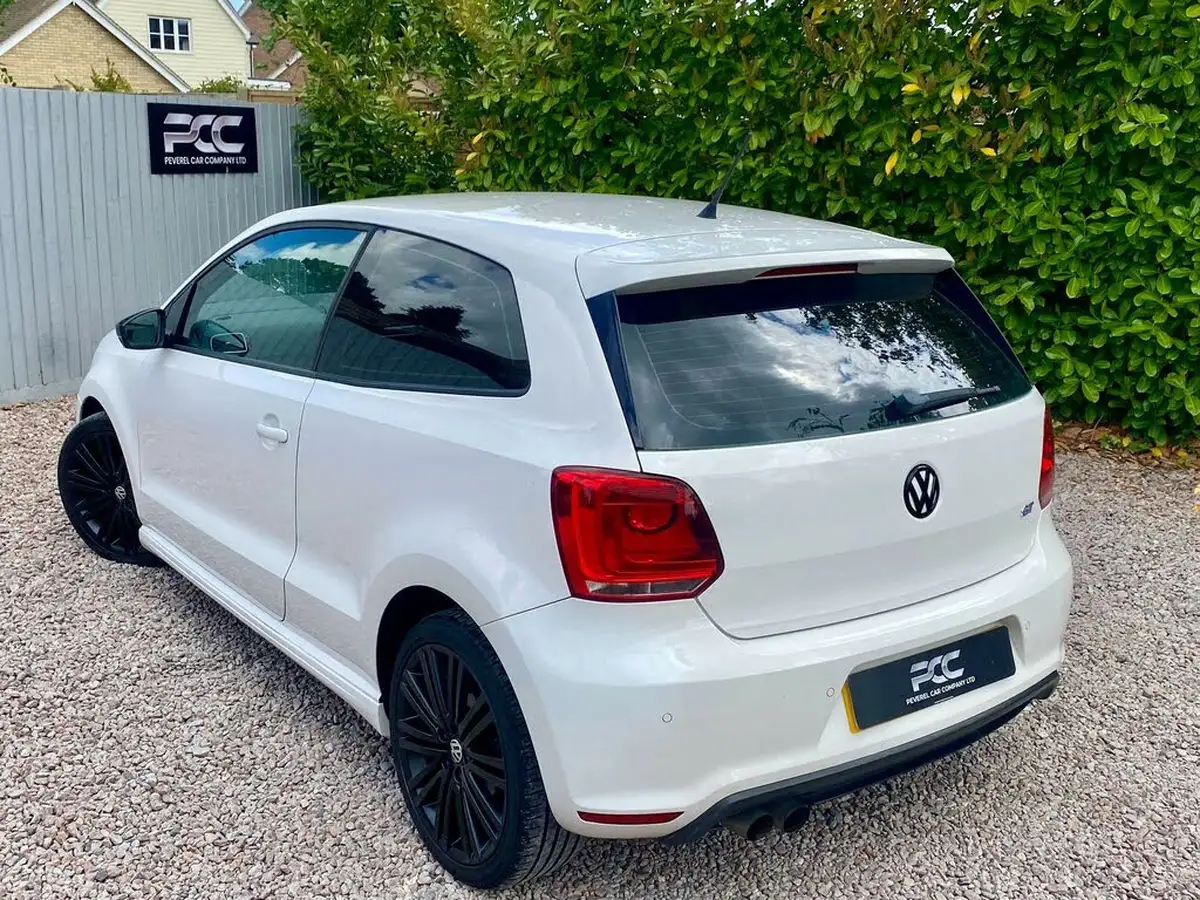 2013-volkswagen-polo-14-bluegt-3d-big-19