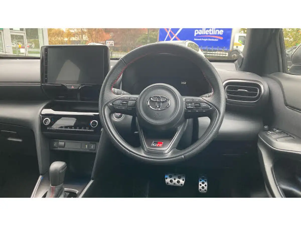 2024-toyota-yaris-cross-15-vvt-i-gr-sport-114bhp-big-5