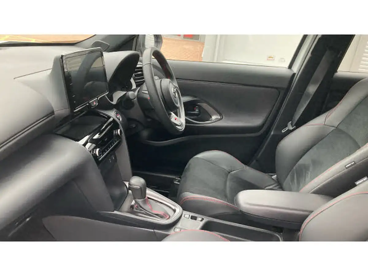 2024-toyota-yaris-cross-15-vvt-i-gr-sport-114bhp-big-9