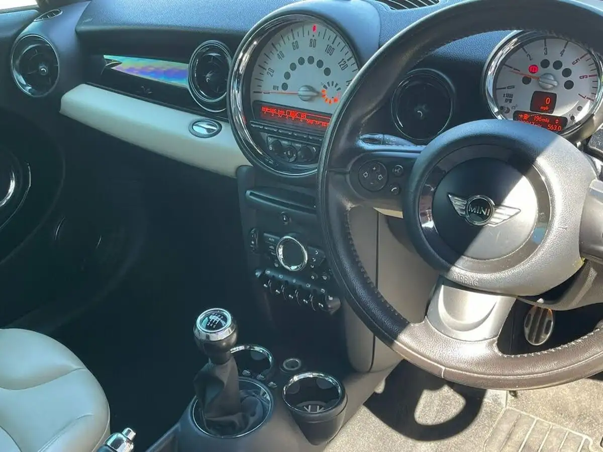 2011-mini-cooper-20td-cooper-sd-hatchback-3d-big-28