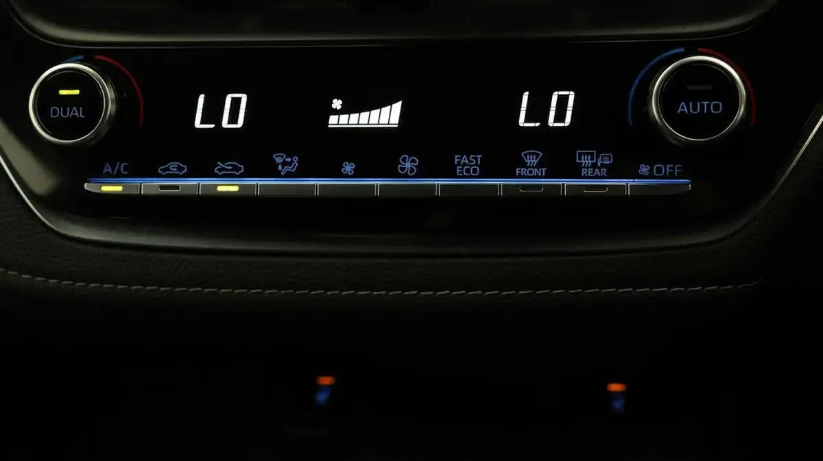 2022-toyota-corolla-18-vvt-i-icon-120bhp-trk-hatchback-5d-big-11