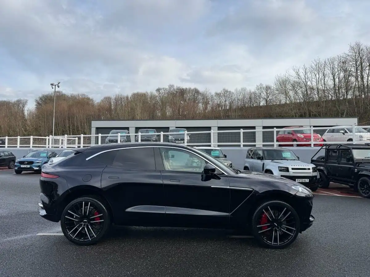 2022-aston-martin-dbx-40-v8-big-5