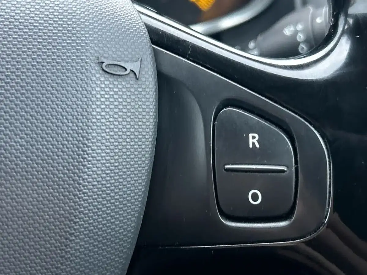 2015-renault-clio-09-tce-dynamique-s-nav-big-22