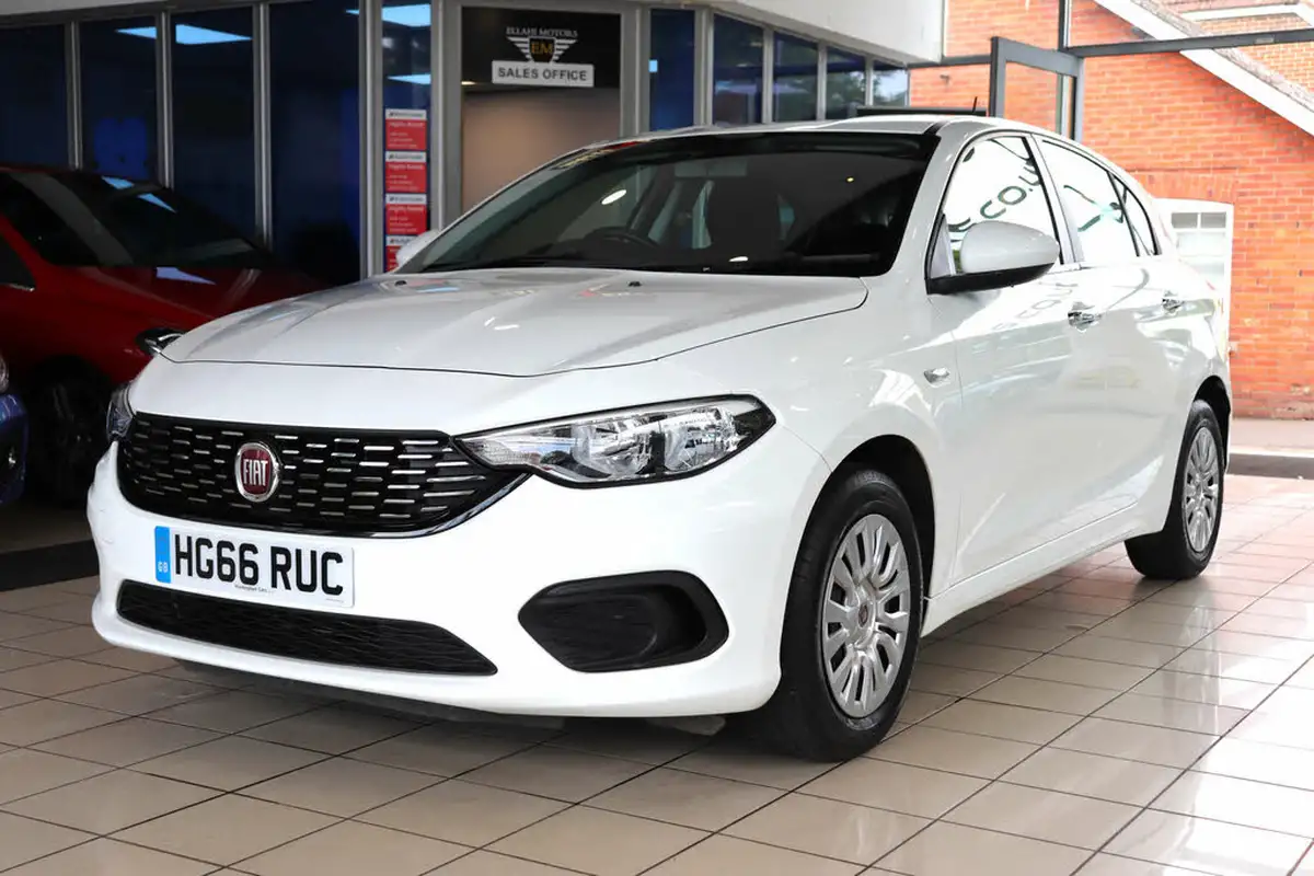 2016-fiat-tipo-14-easy-hatchback-big-1