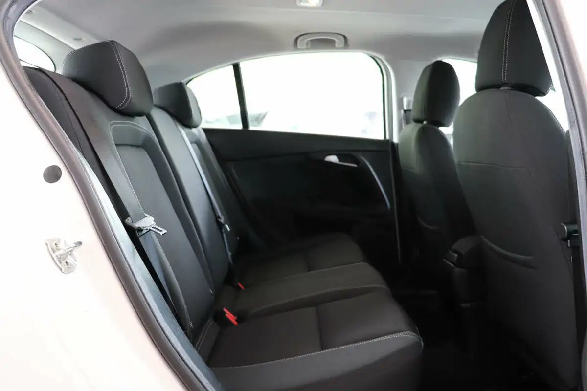 2016-fiat-tipo-14-easy-hatchback-big-25