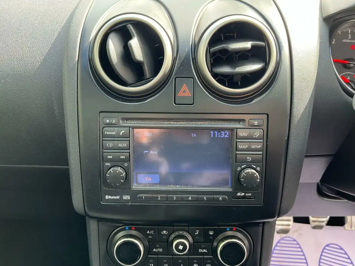 2011-nissan-qashqai2-15td-n-tec-big-38