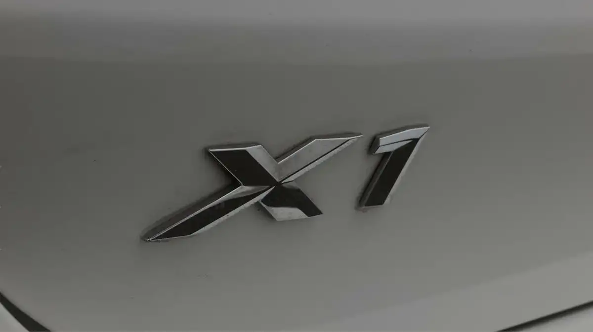 2021-bmw-x1-20-sdrive20i-xline-big-20