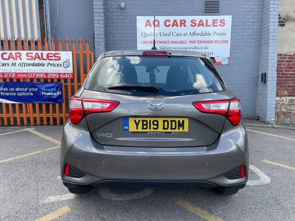 2019-toyota-yaris-15-vvt-i-icon-tech-111bhp-1496cc-big-5