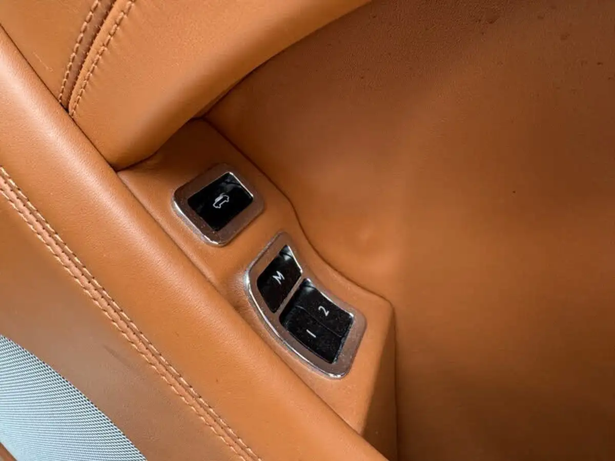 2019-bentley-bentayga-40-v8-big-66