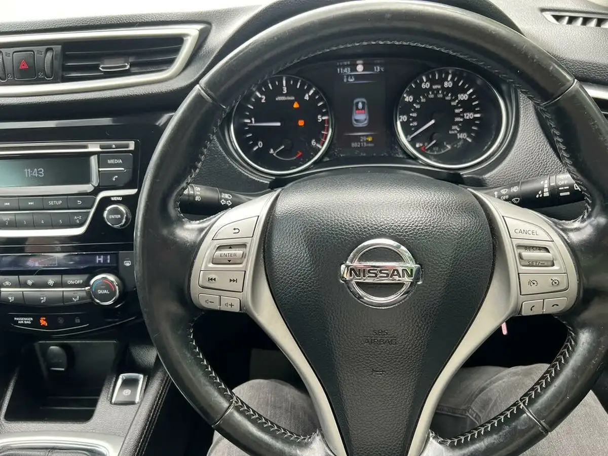 2015-nissan-qashqai-15dci-acenta-smart-vision-pack-big-15