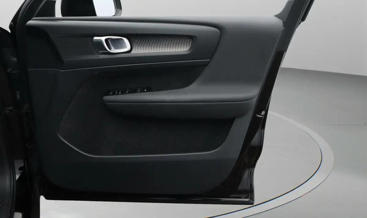 2021-volvo-xc40-e-twin-recharge-big-15