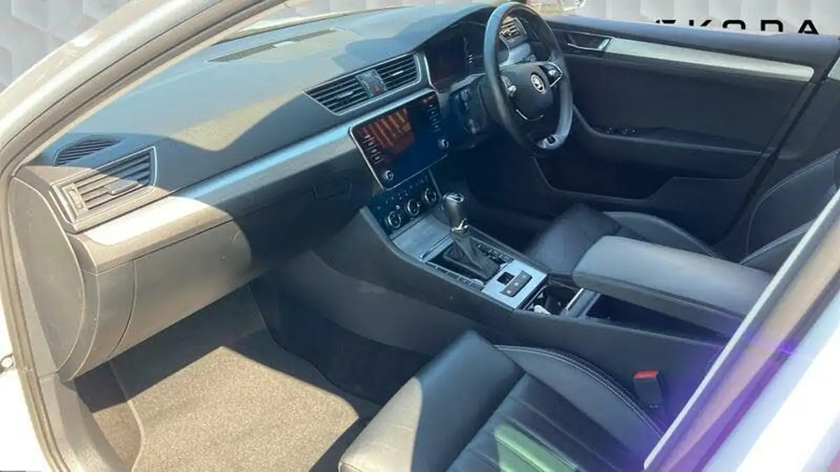 2022-skoda-superb-20tdi-se-technology-hatchback-dsg-big-1