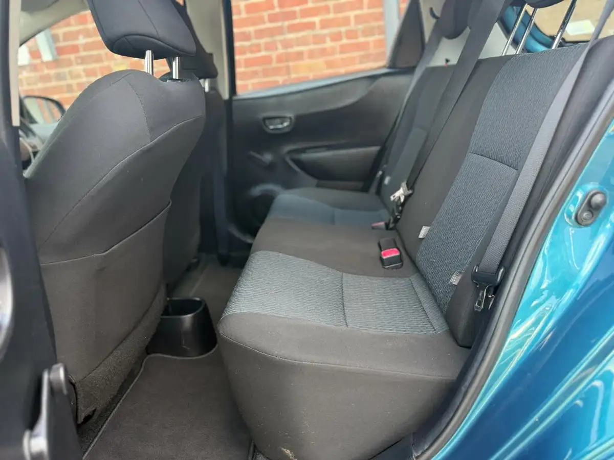 2012-toyota-yaris-133-tr-vvt-i-5d-big-26