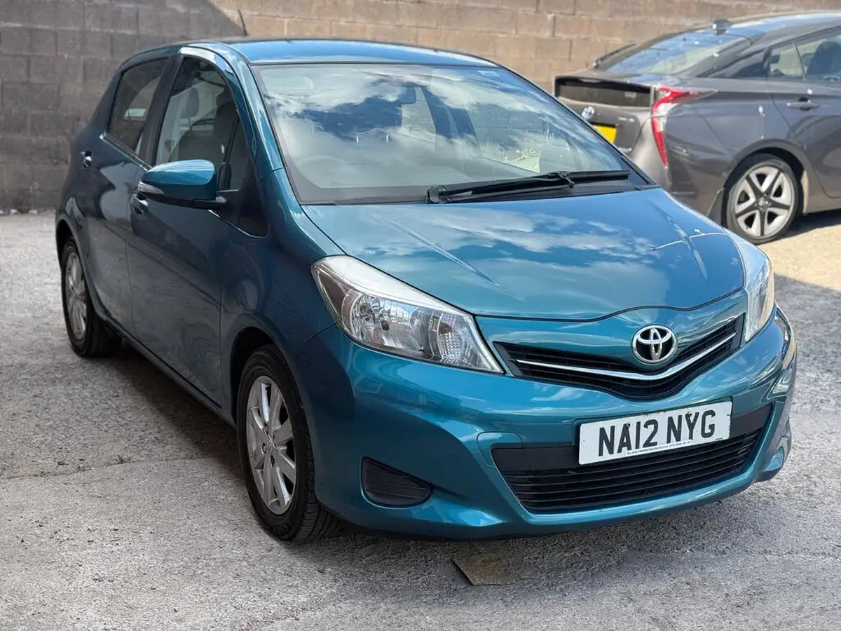 2012-toyota-yaris-133-tr-vvt-i-5d-big-2