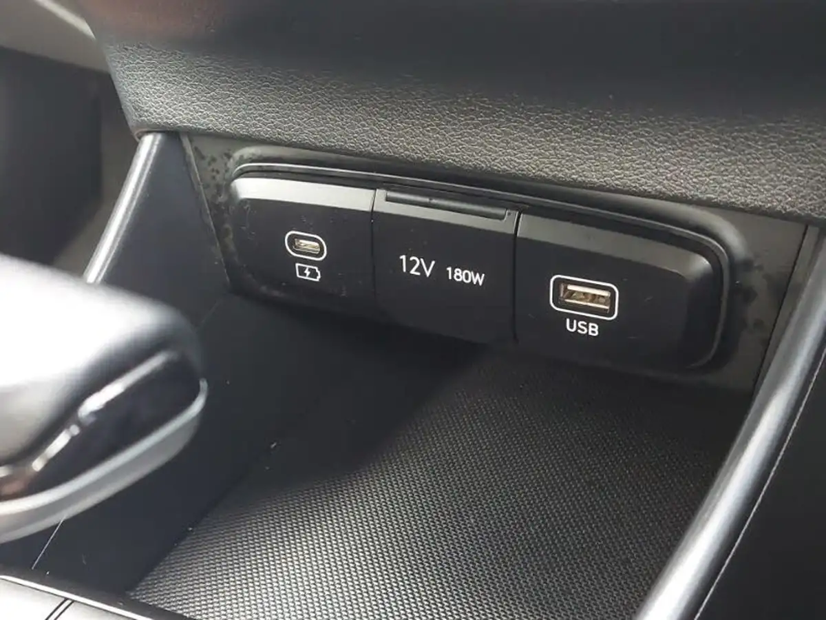 2024-hyundai-i20-10-t-gdi-advance-dct-big-14