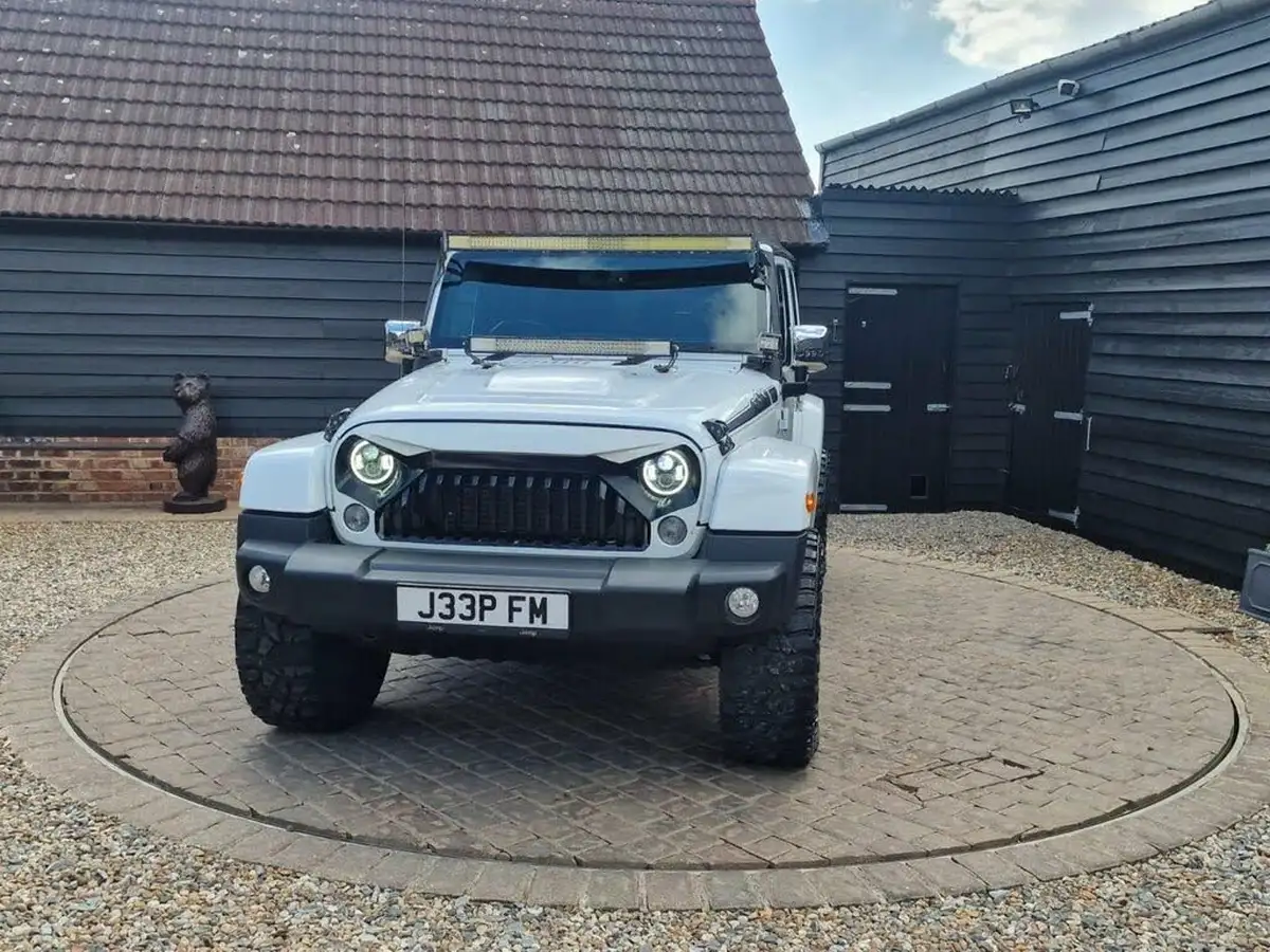 2014-jeep-wrangler-28crd-overland-unlimited-5d-big-3