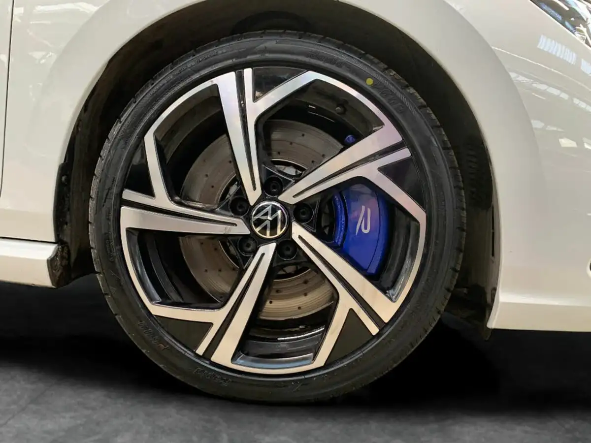 2024-volkswagen-golf-20-tsi-r-320ps-hatchback-big-23