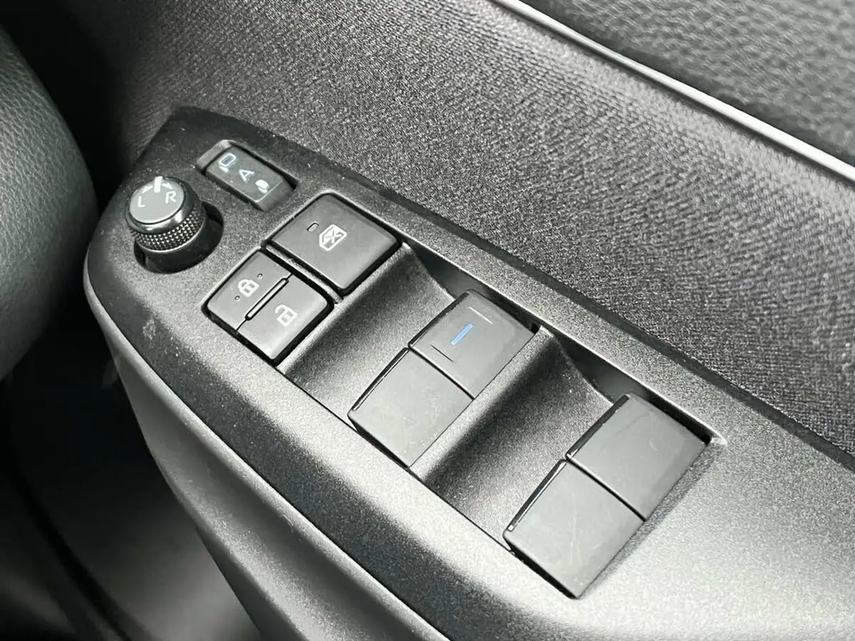 2023-toyota-yaris-cross-15-vvt-i-gr-sport-big-54
