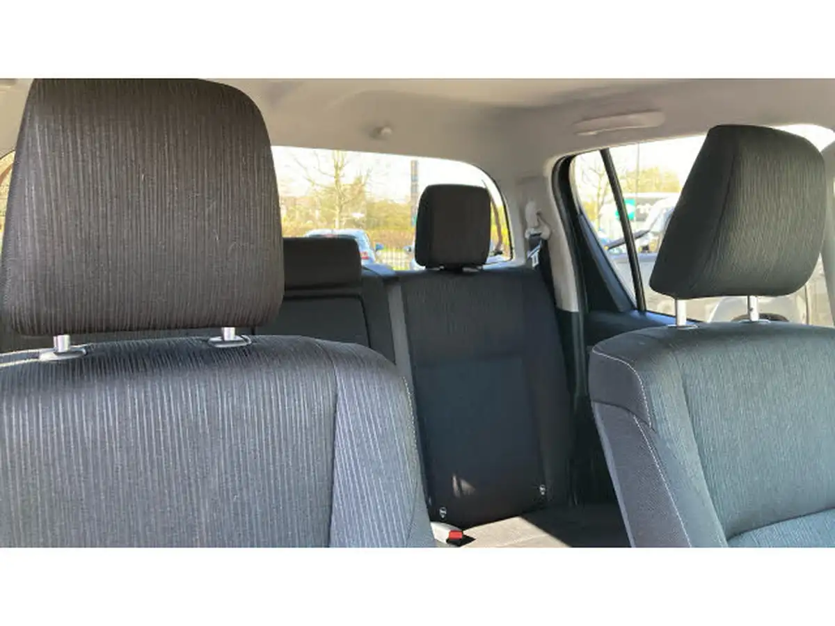 2023-toyota-hi-lux-28d-4d-invincible-2754cc-auto-big-14