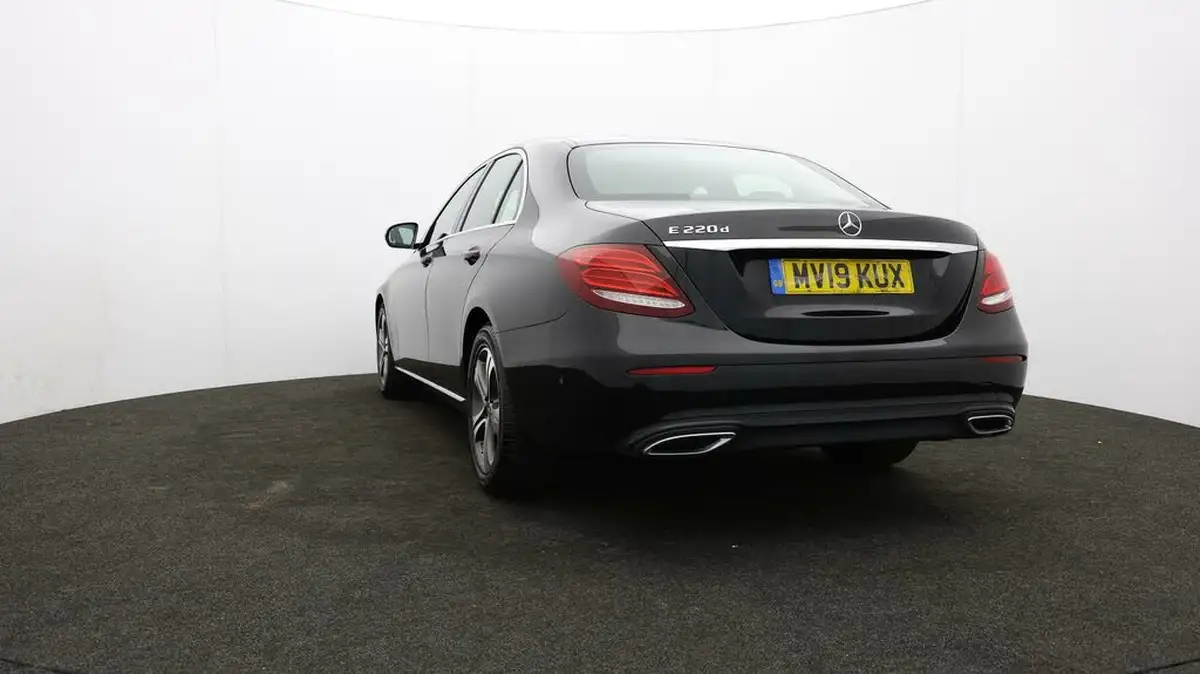 2019-mercedes-benz-e-class-20d-e220d-se-ss-saloon-4d-big-31