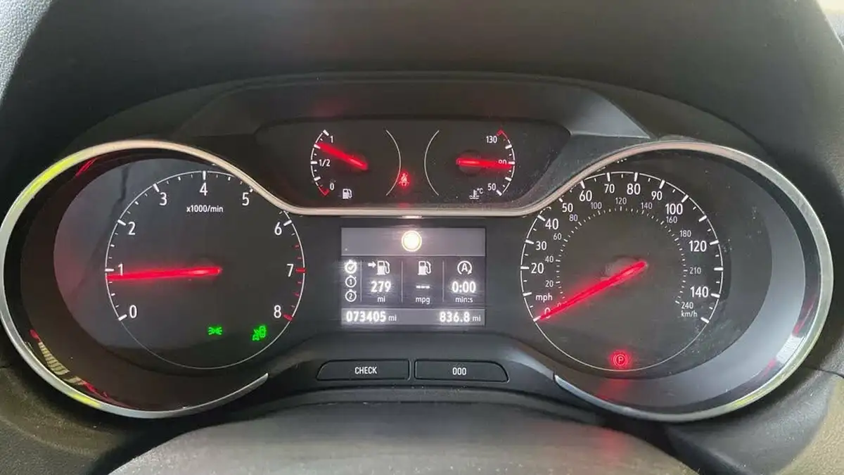 2020-vauxhall-grandland-x-12-sri-nav-big-7