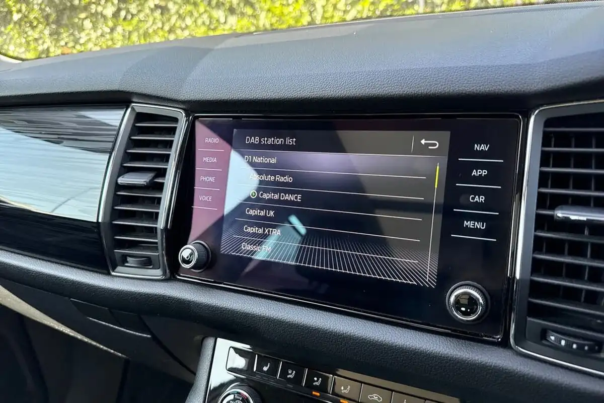 2017-skoda-kodiaq-20tdi-edition-150ps-4x4-5-seatsss-dsg-big-48