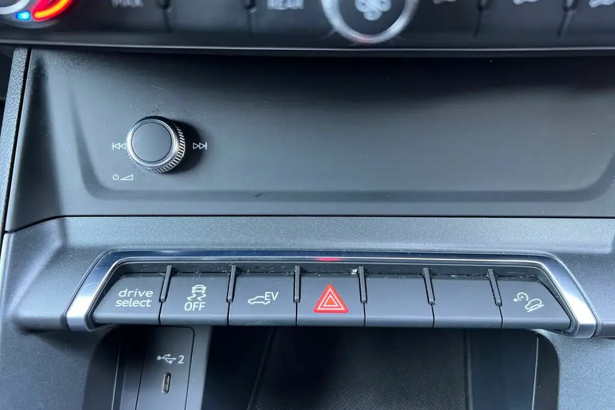 2021-audi-q3-14-45-tfsi-e-s-line-station-wagon-big-32