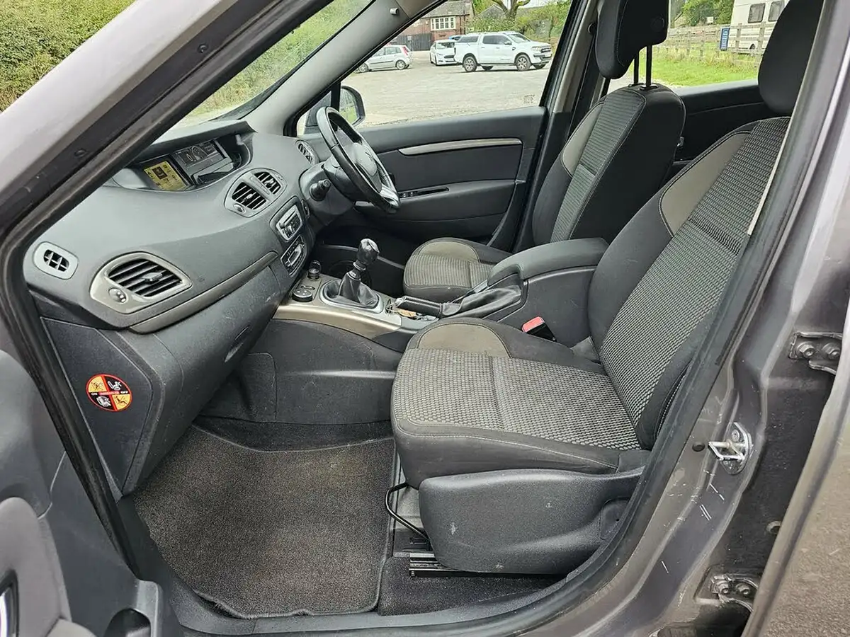 2014-renault-scenic-xmod-15dci-dynamique-tomtom-ss-big-17