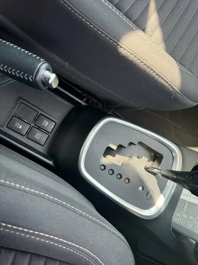 2018-toyota-yaris-15-vvt-i-icon-tech-hybrid-big-31