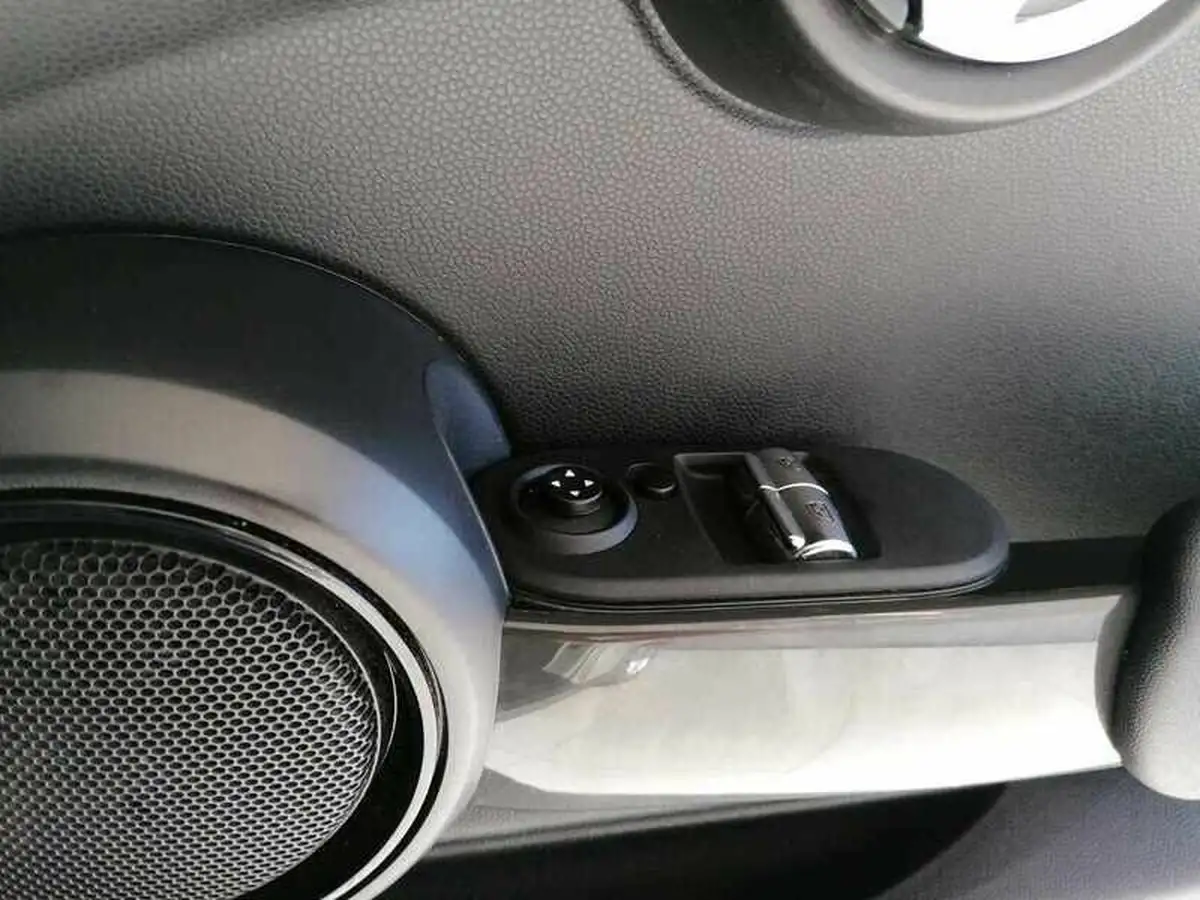2019-mini-cooper-15-cooper-classic-hatchback-3d-big-29