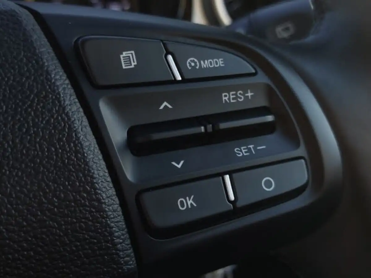 2022-hyundai-i10-12-premium-auto-big-17