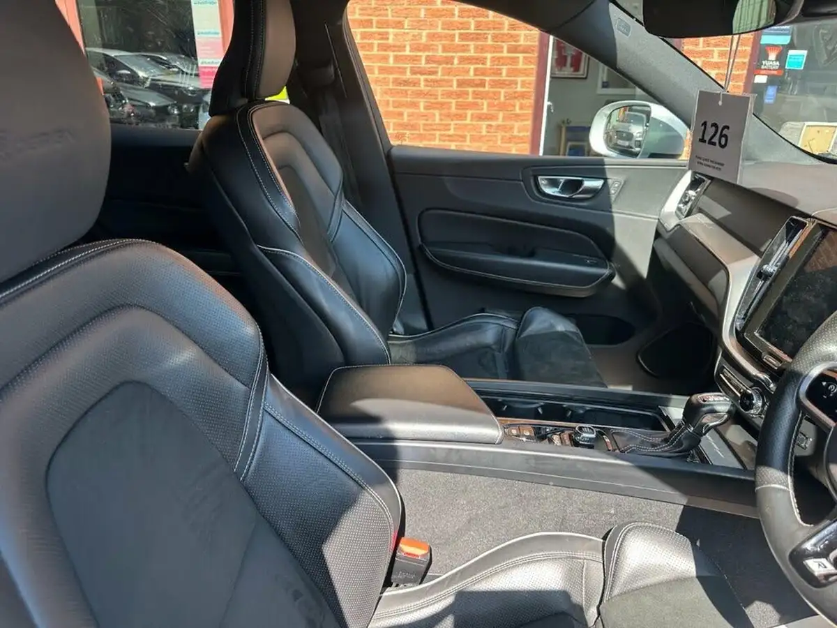 2018-volvo-xc60-20td-d4-r-design-4x4-geartronic-big-14