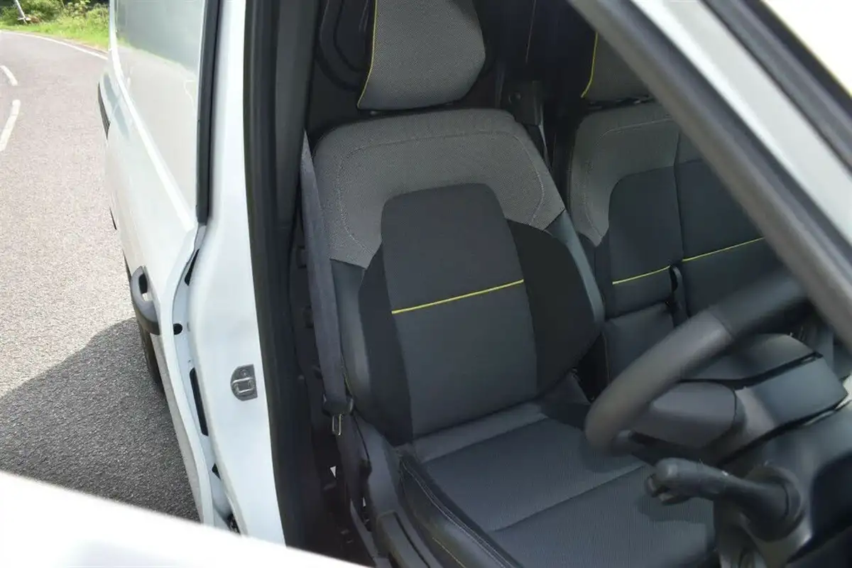 2024-renault-kangoo-e-ll21-e-tech-advance-rc-panel-big-9