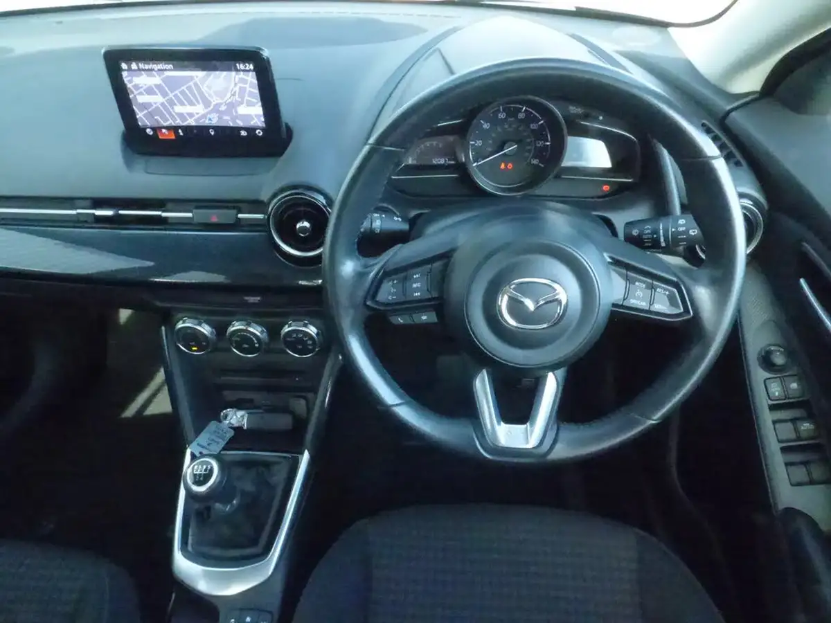 2018-mazda-mazda2-15-se-l-nav-big-11