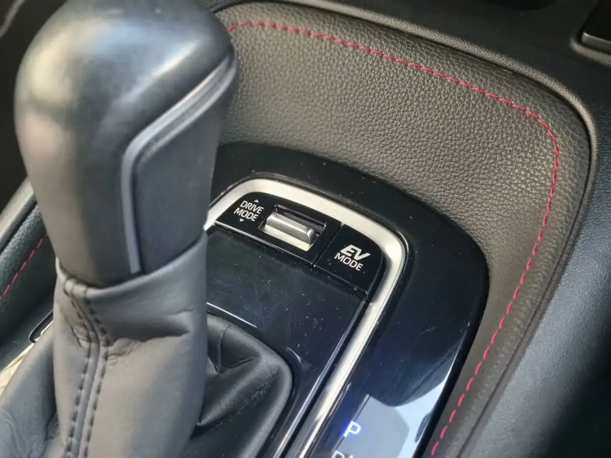 2020-toyota-corolla-18-vvt-i-excel-trk-hatchback-big-24