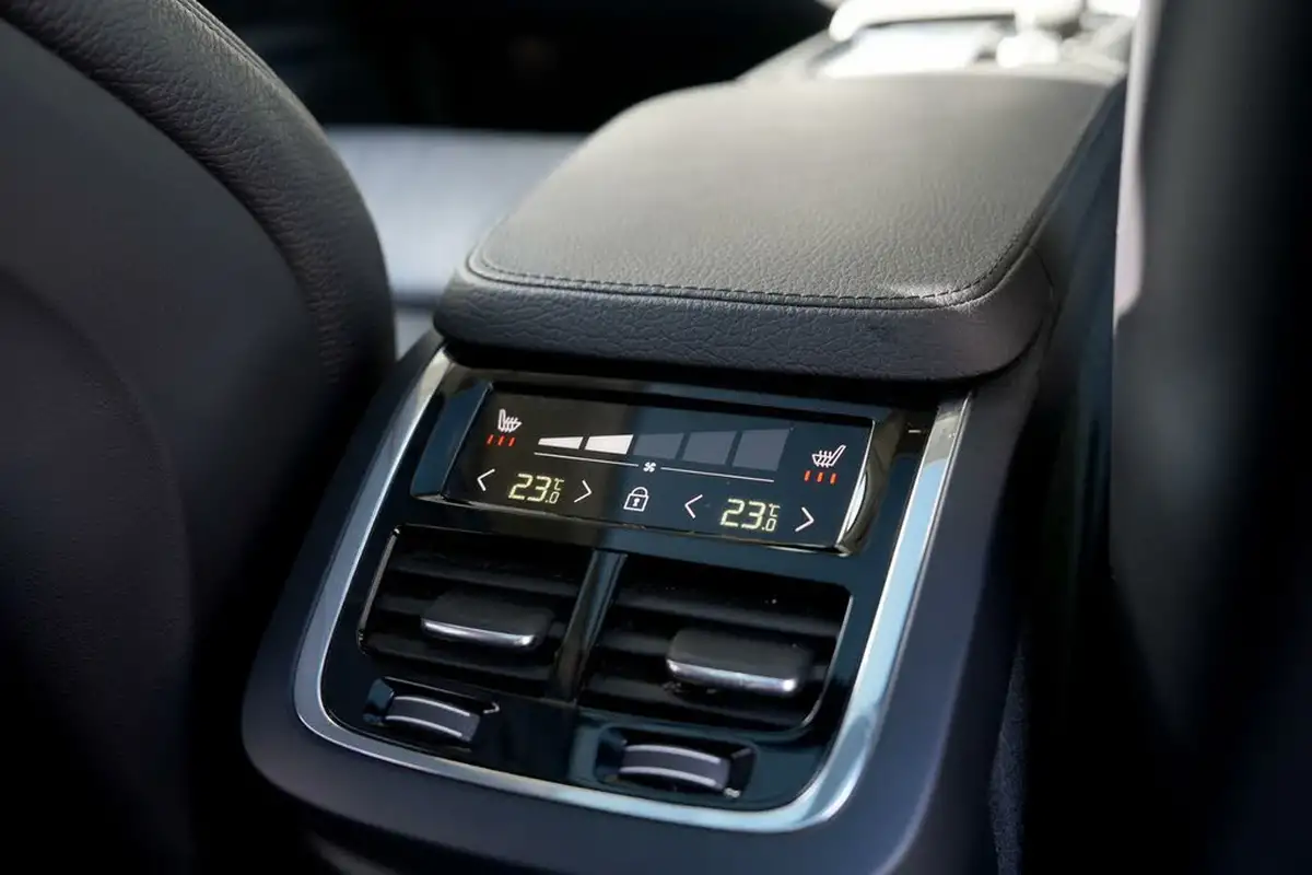 2022-volvo-xc90-20td-b5-momentum-big-36