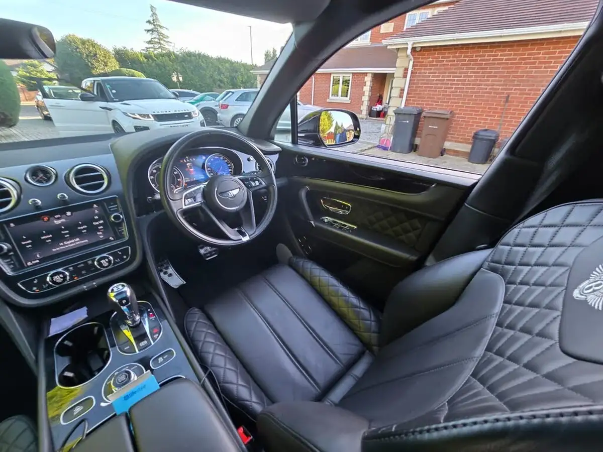 2019-bentley-bentayga-40-v8-big-23