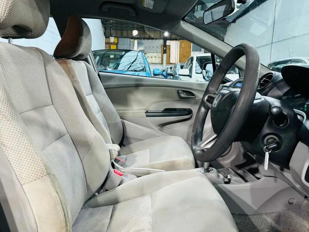 2011-honda-insight-13-se-big-15