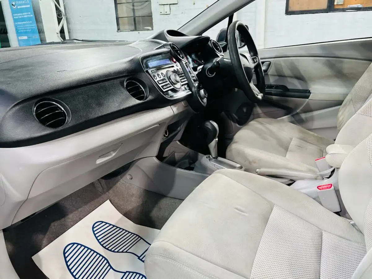 2011-honda-insight-13-se-big-19