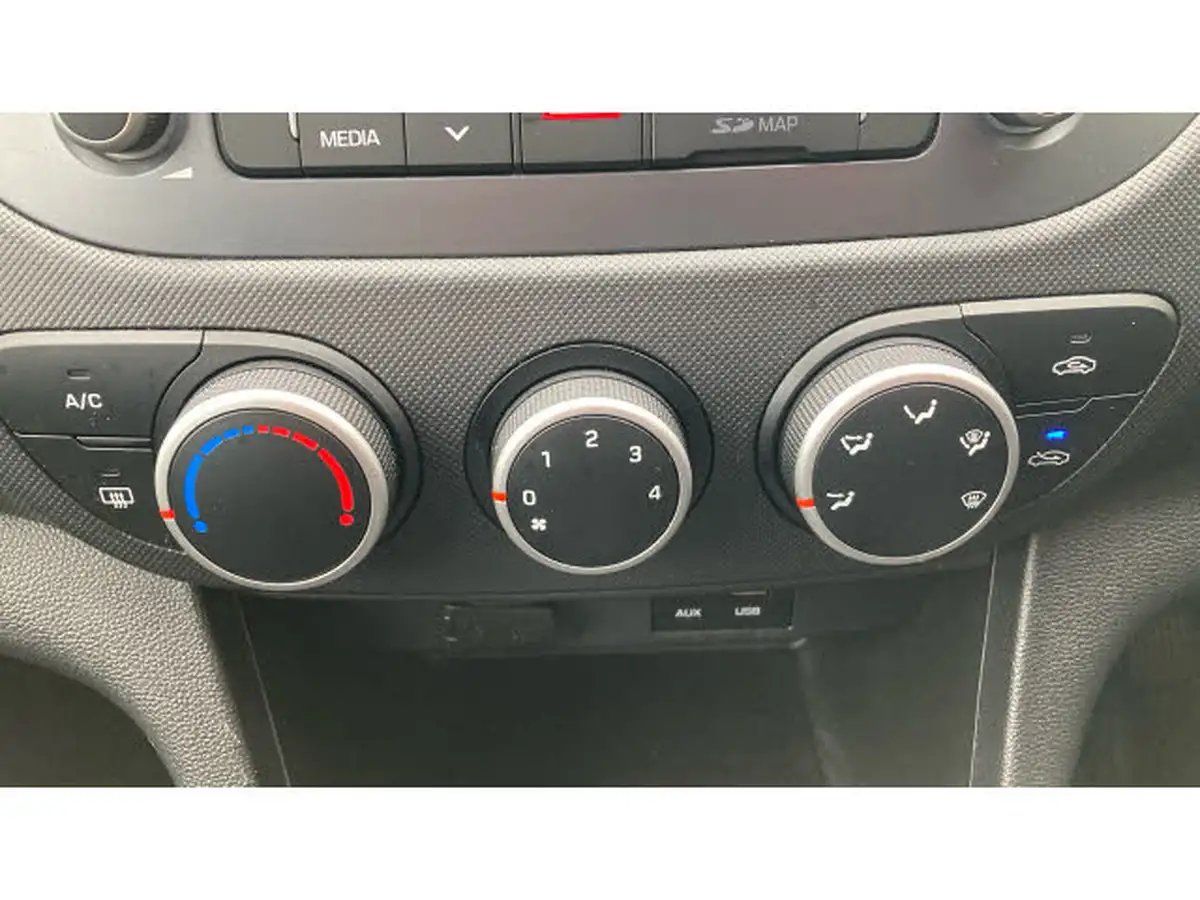 2019-hyundai-i10-10-play-big-29