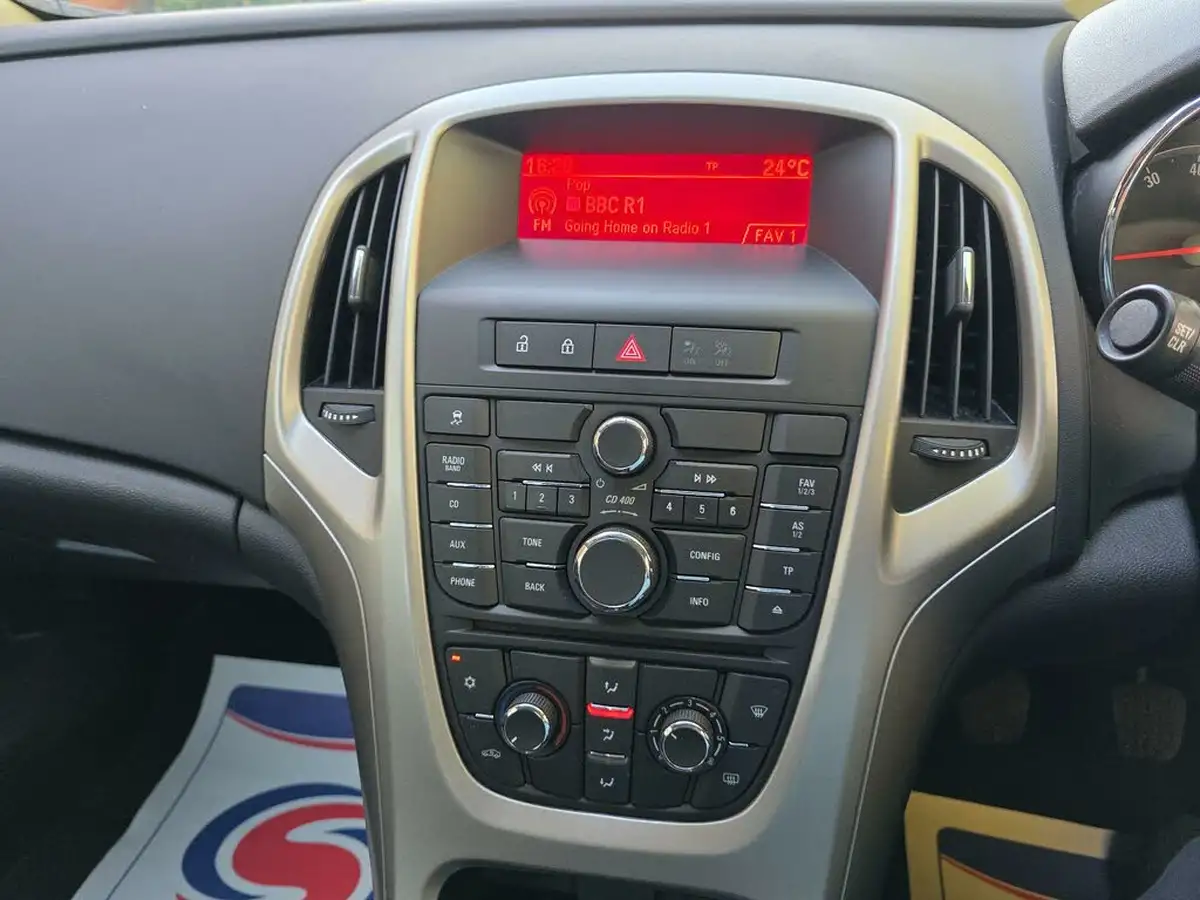 2014-vauxhall-astra-16-energy-big-22