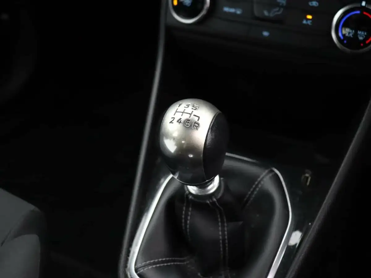 2018-ford-fiesta-10t-st-line-140ps-5d-big-19