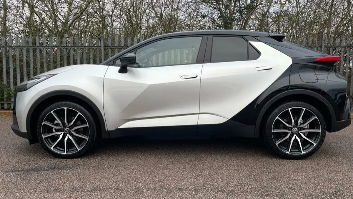 2024-toyota-c-hr-20-vvt-i-gr-sport-220bhp-plug-in-safety-packpremium-pack-big-4
