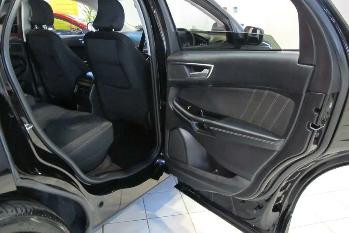 2017-ford-edge-20tdci-sport-210ps-lux-pack-powershift-big-38