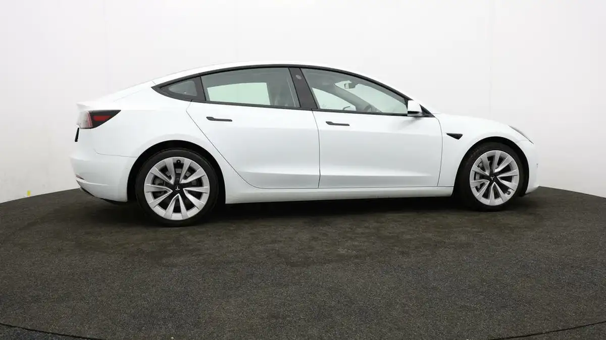 2021-tesla-model-3-e-long-range-awd-big-29