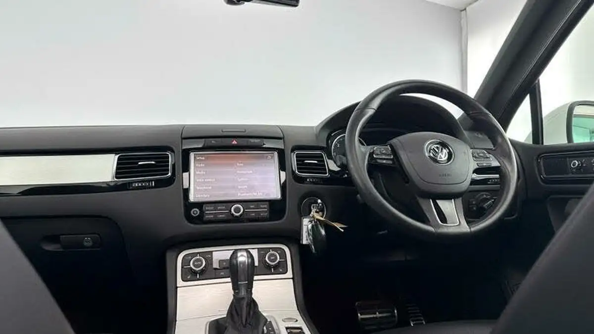 2014-volkswagen-touareg-30td-r-line-245ps-bmtss-big-26