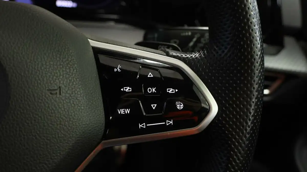 2020-volkswagen-golf-20tdi-r-line-hatchback-5d-dsg-big-21