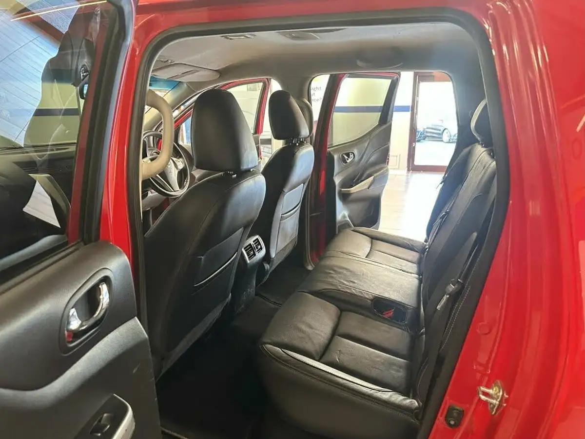 2017-nissan-navara-23dci-tekna-auto-big-10