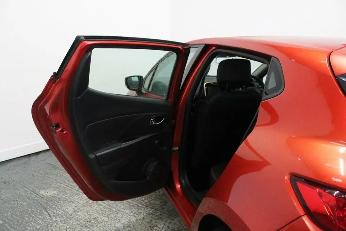 2015-renault-clio-12-dynamique-nav-big-18