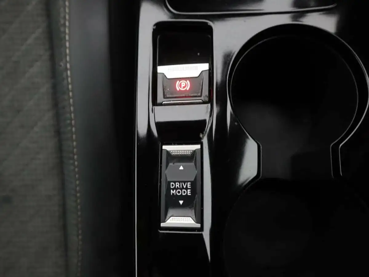 2024-peugeot-2008-suv-e-allure-136ps-50kwh-big-18